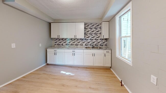 Building Photo - Clark/W.44 area: updated 3 bedroom/1 bath single family house.