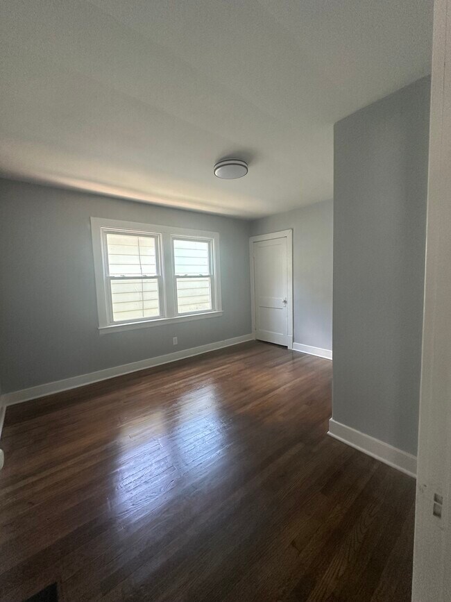 Building Photo - 529 Beecher St