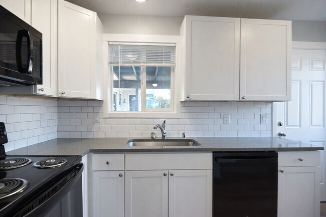 Building Photo - 1410 E 30th St