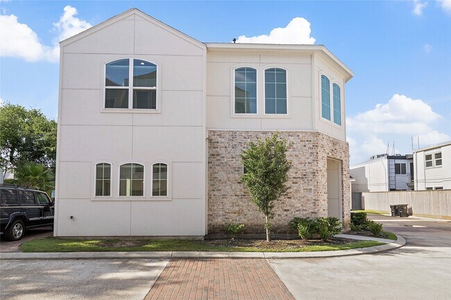 Building Photo - 7702 Westside Villas Ln