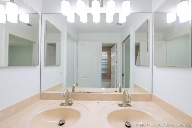 Building Photo - 4668 SW 183rd Ave