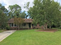 Building Photo - 3 Bed w/ Bonus Room