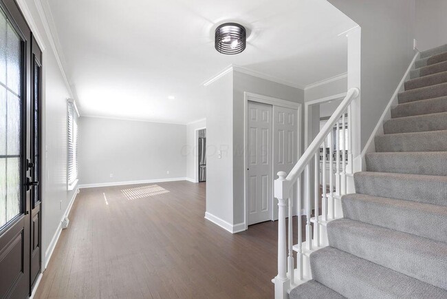 Building Photo - 554 Pointview Dr