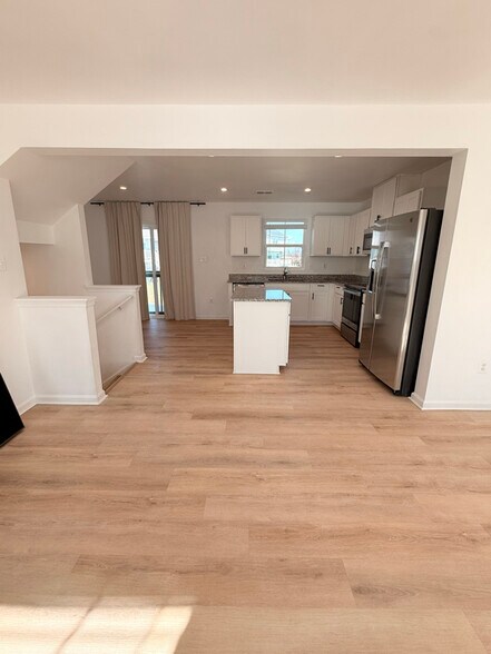 Building Photo - 28 Sebago Pl