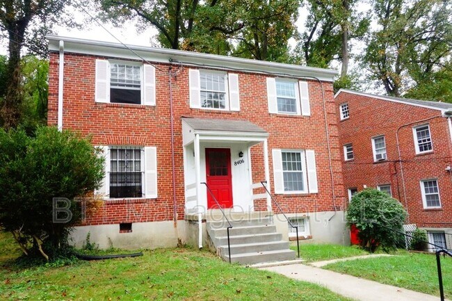 Building Photo - 8406 Greenwood Ave