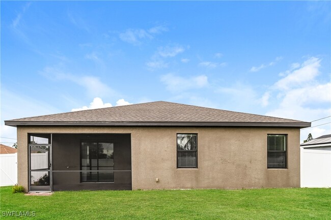 Building Photo - 1425 SW 6th Ave