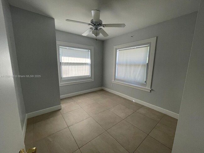 Building Photo - 423 53rd St