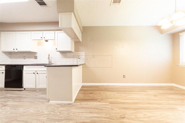 Building Photo - 22403 Deville Dr