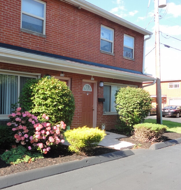 Building Photo - Rosewood Park Apartments