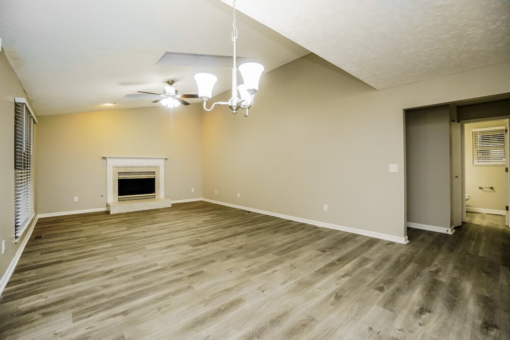 Building Photo - 1127 Crestview St