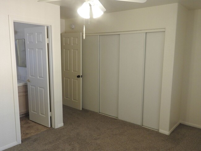 Building Photo - Centrally Located