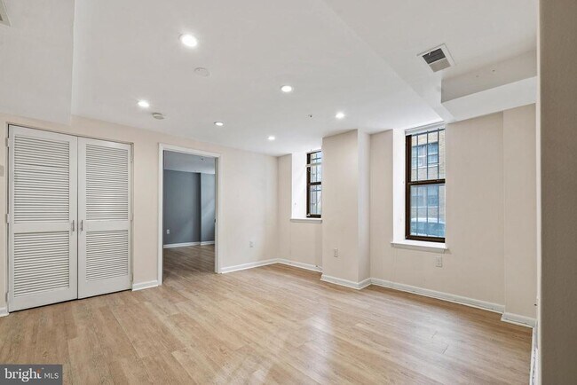 Building Photo - 2633 Adams Mill Rd NW