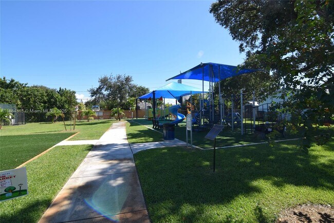 Building Photo - 838 NW 10th Ave