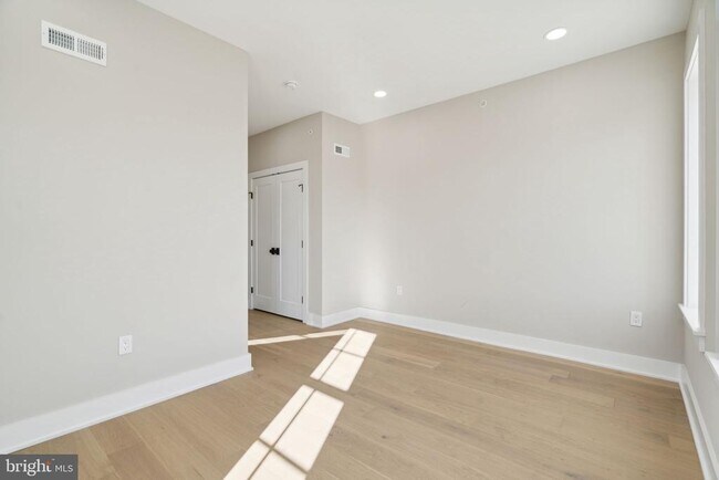 Building Photo - 347 E Gorgas Ln