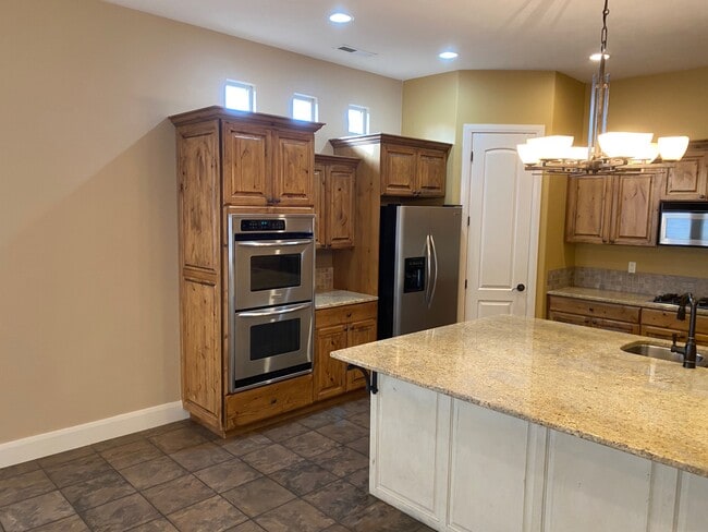 Building Photo - 2242 N Gunsight Dr