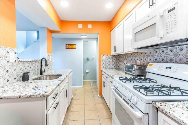 Building Photo - 824 Padua Ln