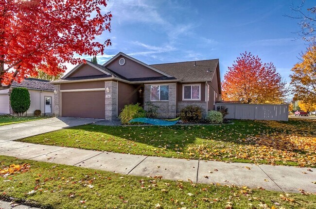 Building Photo - 2656-Square Foot Home with 4 Beds and 3 Baths in Coeur d'Alene Place!