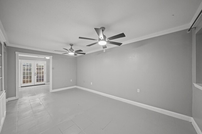 Building Photo - 4040 San Felipe St