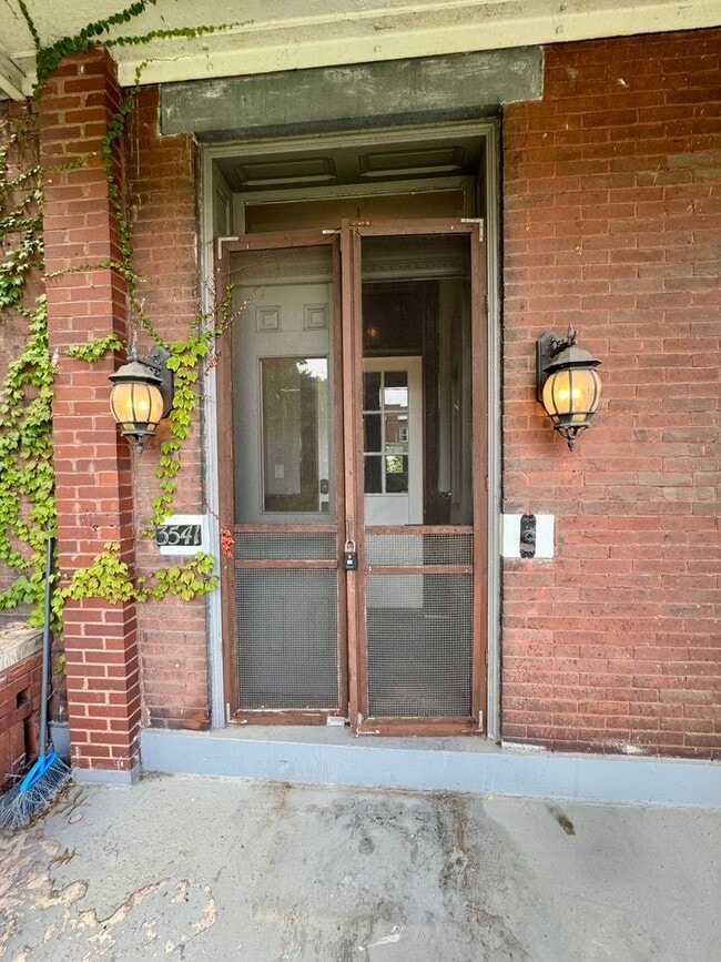 Building Photo - 3541 California Ave