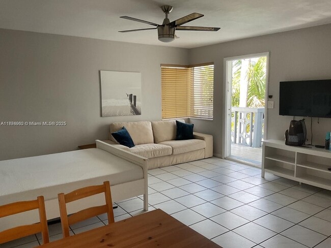 Building Photo - 90 Isle of Venice Dr