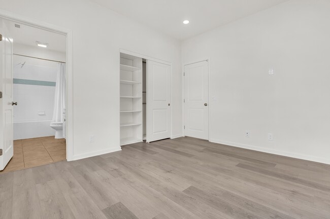 Building Photo - 72 Tulip