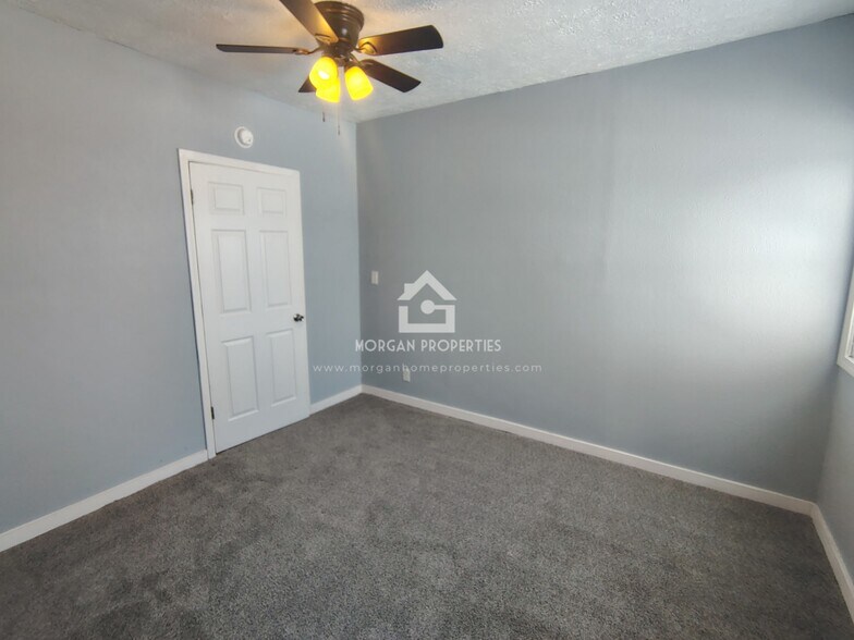 Building Photo - 1001 W 1st St