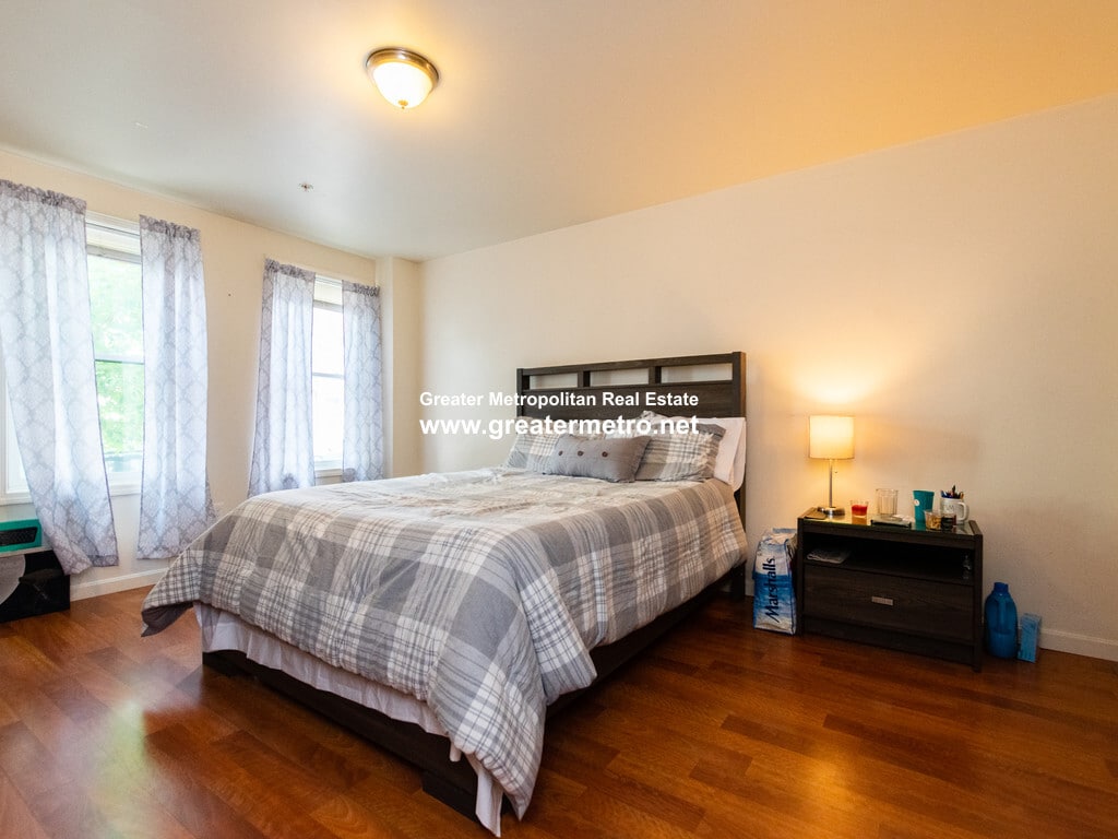 Building Photo - 41 Chelsea St