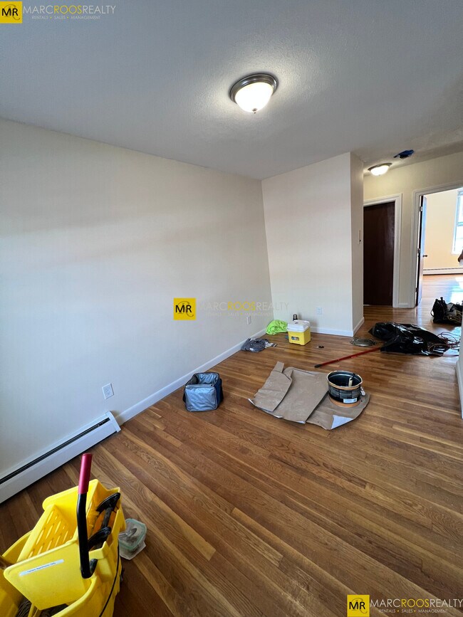 Building Photo - 176 North Beacon St