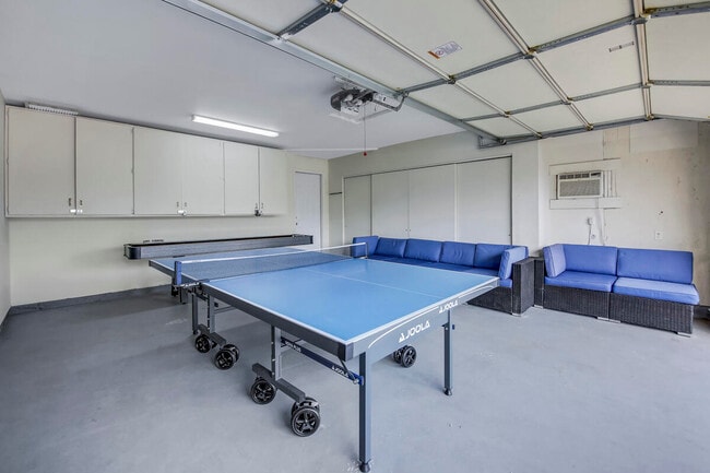 Building Photo - 2230 Tamarisk Rd