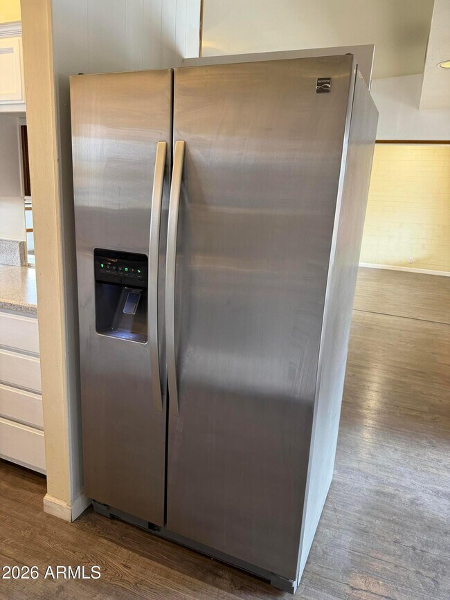 Building Photo - 717 E Granada Dr