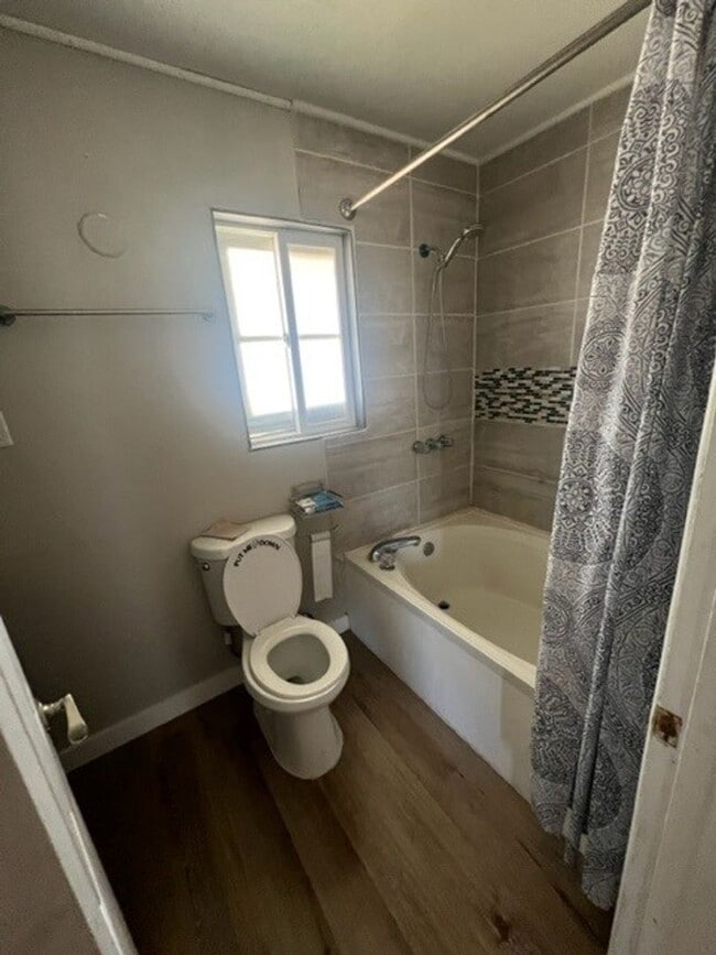 Building Photo - Adorable 3 bed/1.5 bath house with yard
