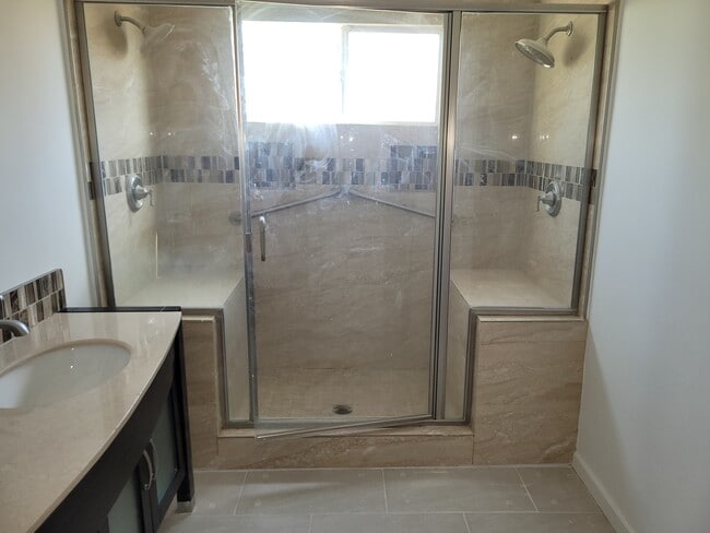 Master Bath - 17449 Martha St