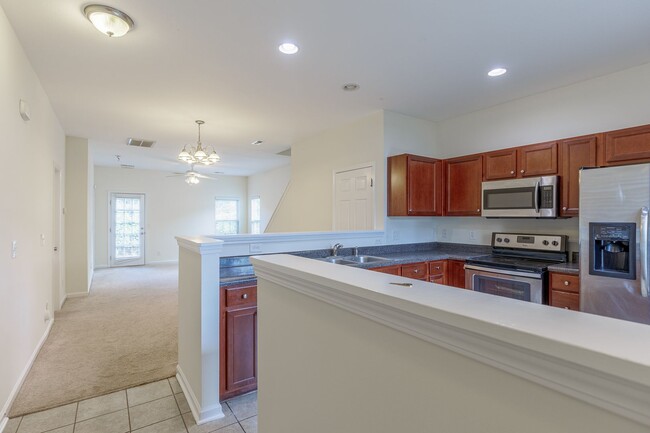 Building Photo - Spacious Townhome in Greensboro NC