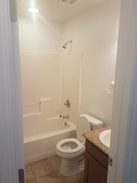 Building Photo - 1618 S Ave G Ave