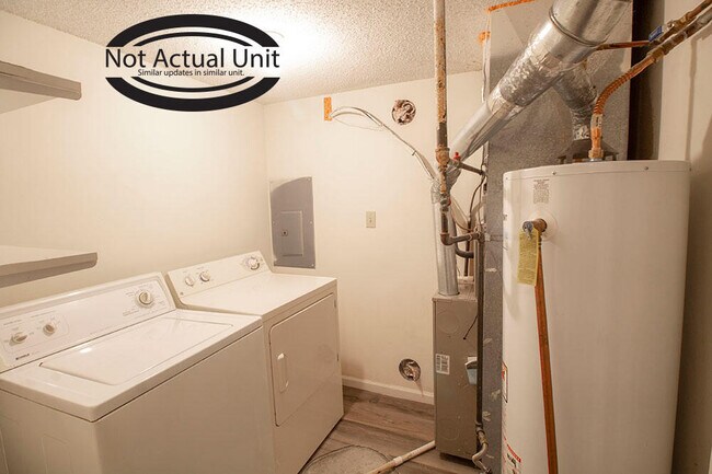 Building Photo - 3600 Hermitage Rd