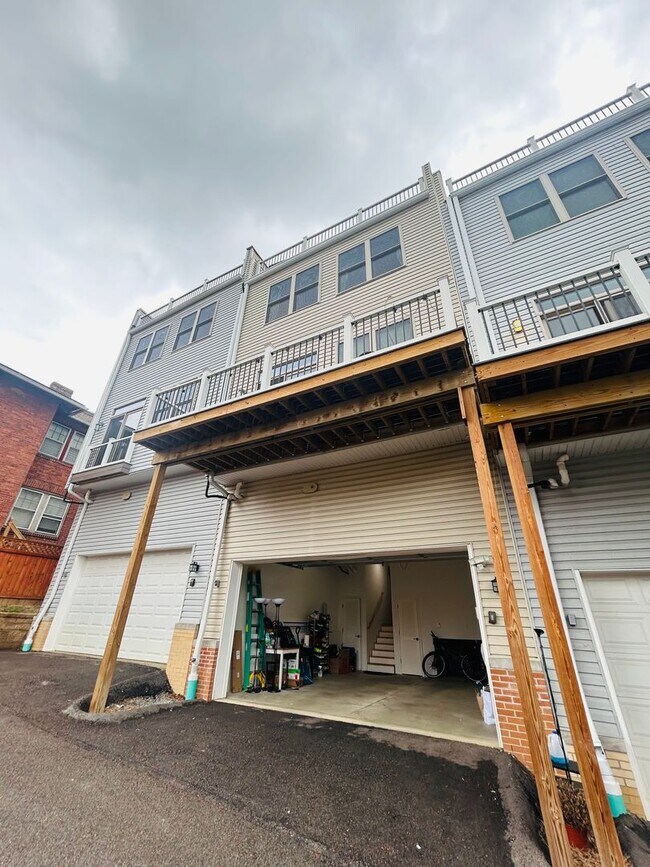 Building Photo - Available Now! 4 Bedroom 3.5 Bath Townhome...
