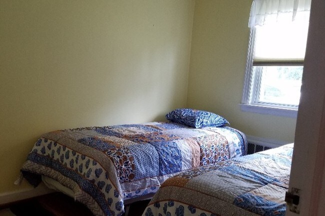 Building Photo - 39 Overshore Dr W