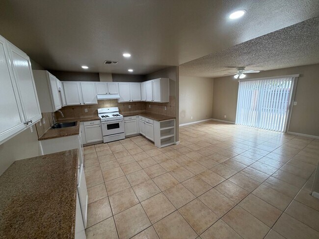 Building Photo - Apply today