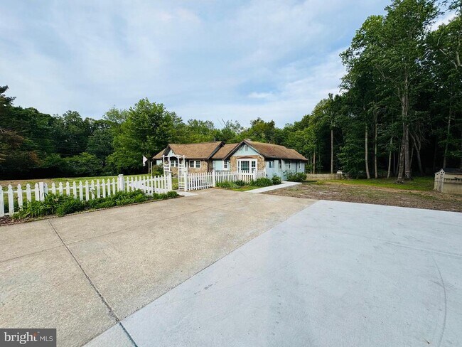 Building Photo - 6703 Token Valley Rd