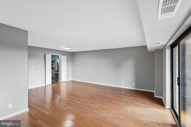 Building Photo - 8360 Greensboro Dr