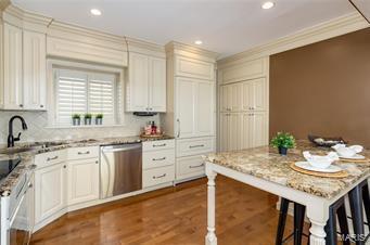 Building Photo - 250 S Brentwood Blvd