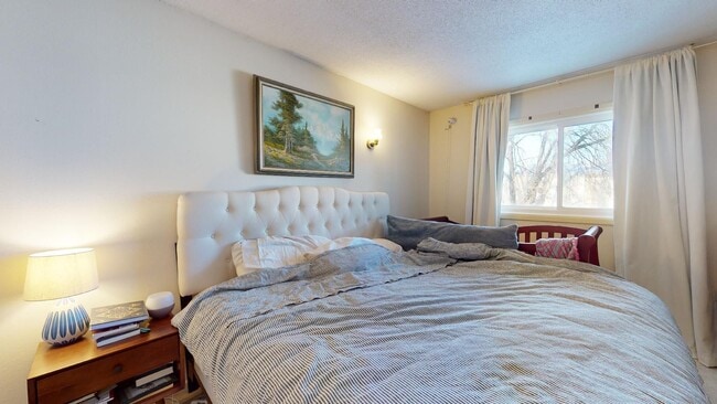 Building Photo - 542 Meadow Ct