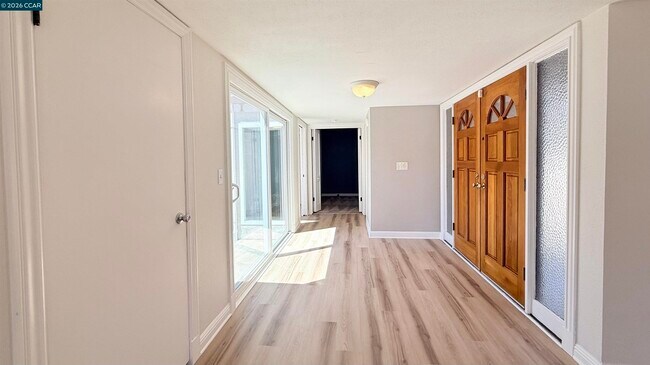Building Photo - 750 N Paradise Valley Ct