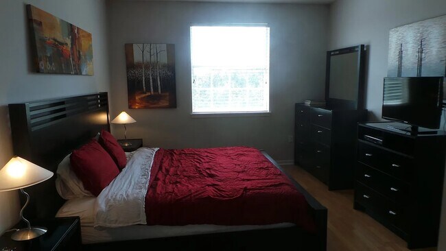 Building Photo - 580 S Sapodilla Ave