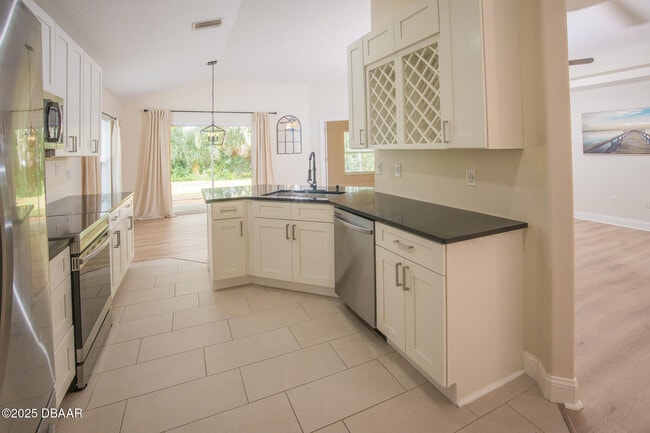 Building Photo - 801 Angelina Ct