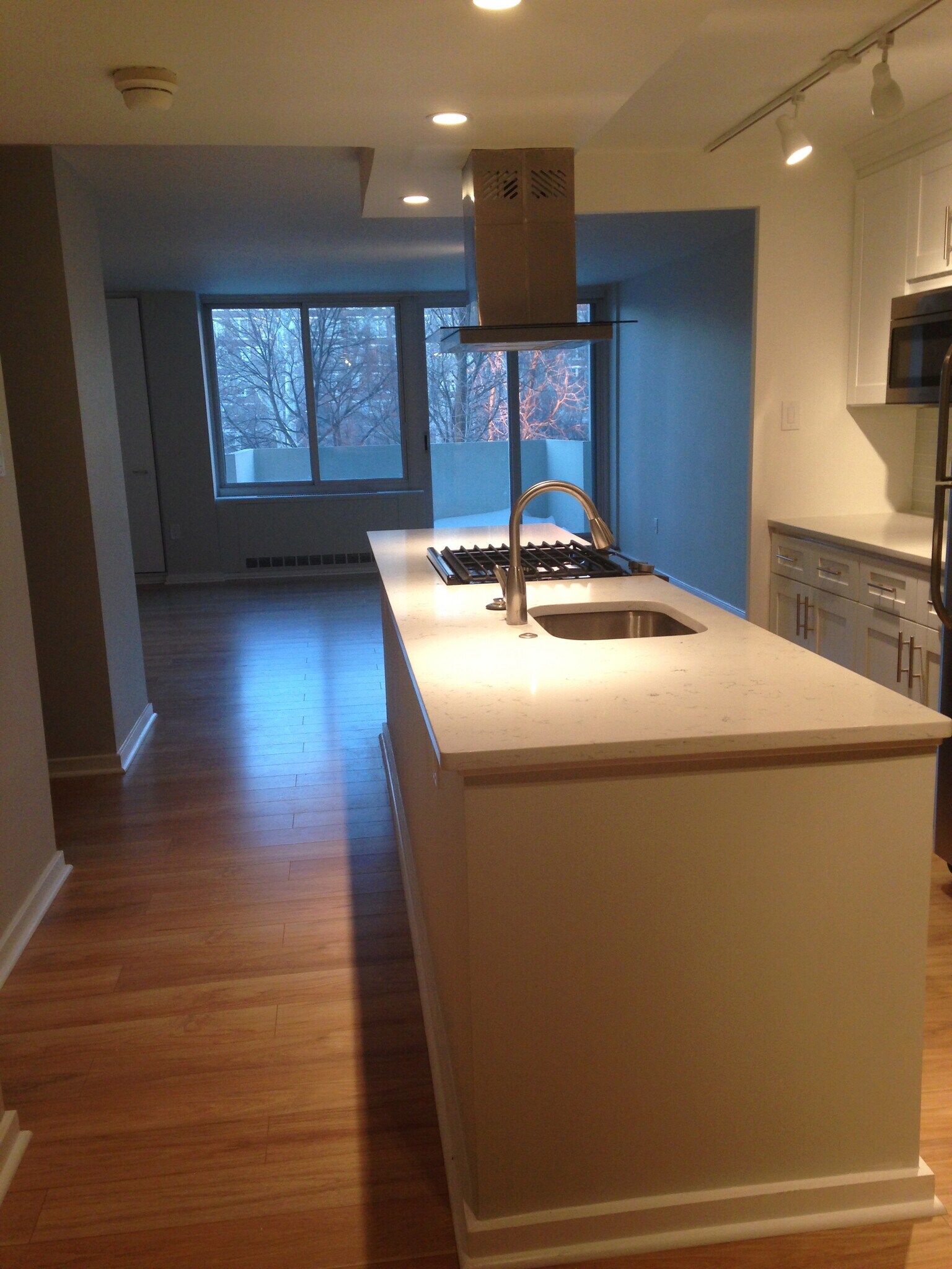 Building Photo - 604 S Washington Sq