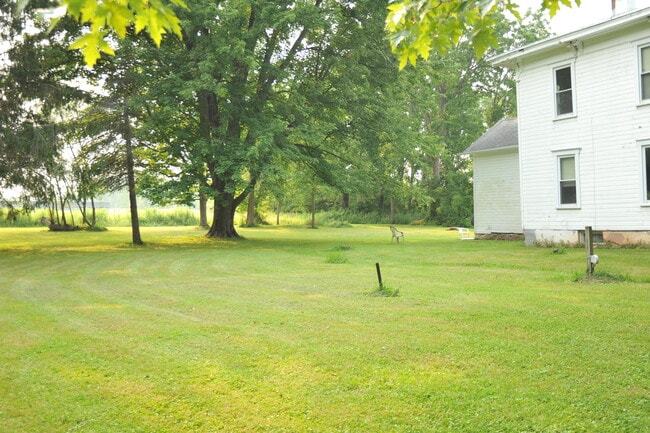 Building Photo - 8071 River Rd