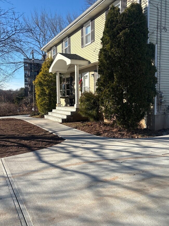 Building Photo - 19 Mill St