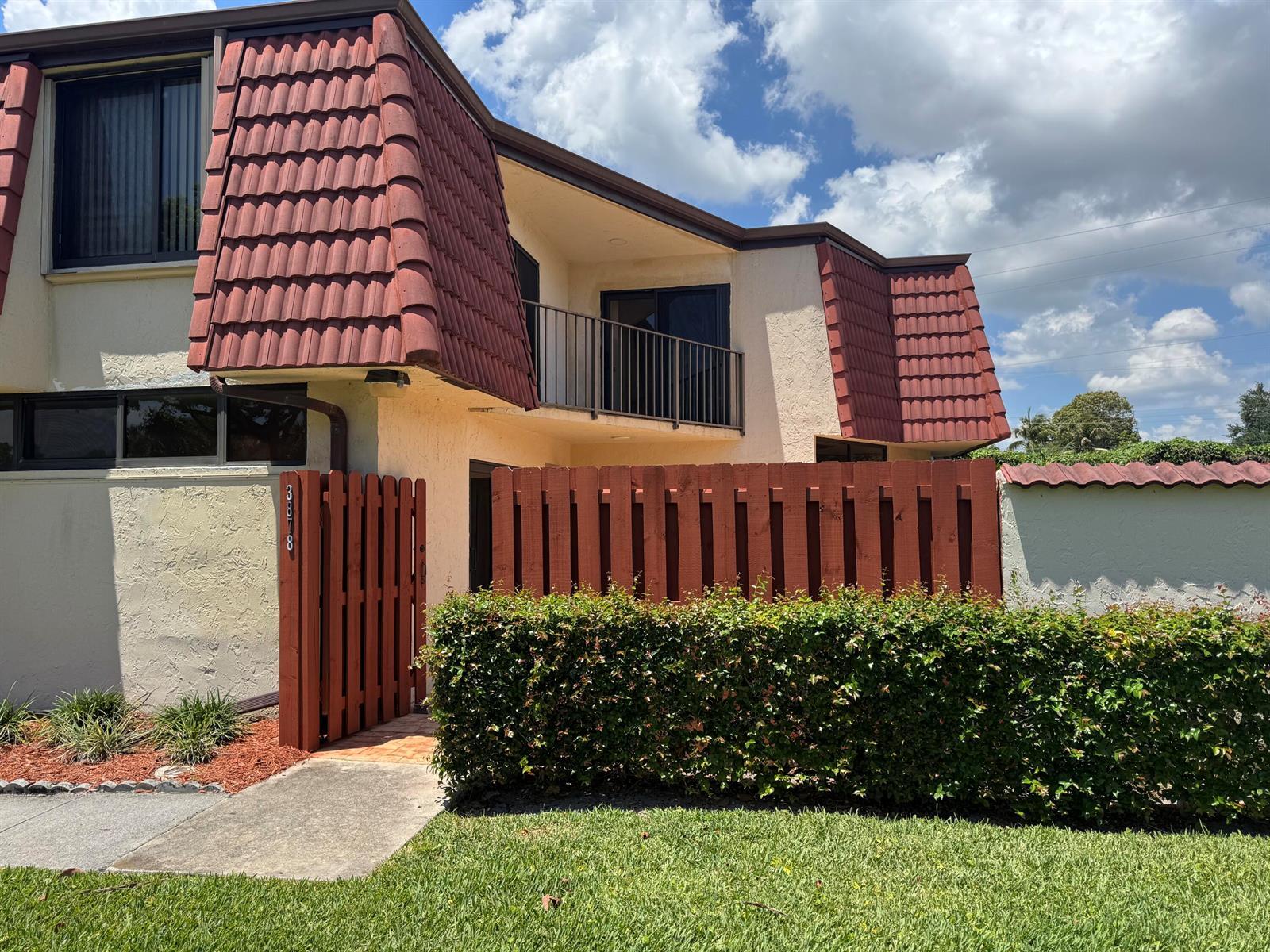 Building Photo - 3878 Victoria Dr