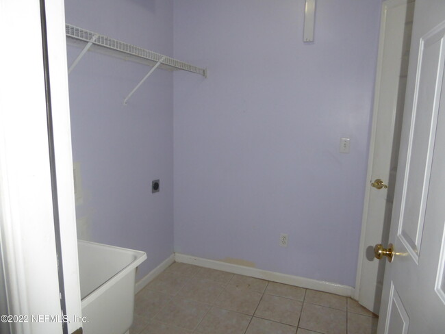 Building Photo - 8716 Canopy Oaks Dr